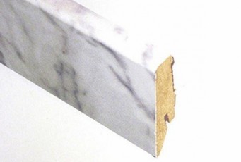 Плинтус Falquon Ламинированный 58х19 мм Carrara Marmor 2921